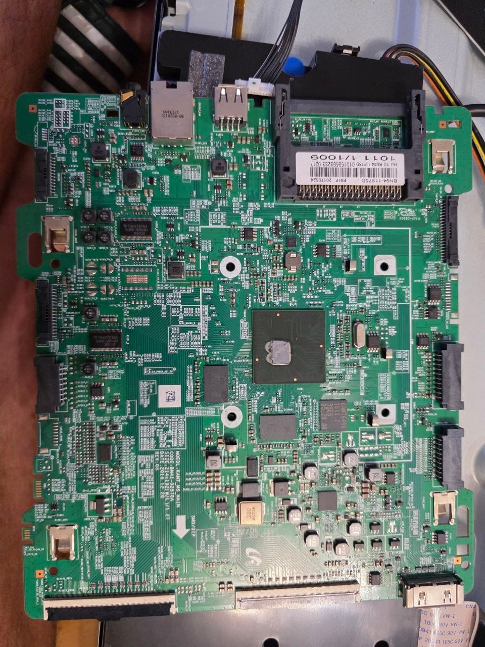Detectiv pe placa de bază: cum am dat de urma unui scurtcircuit